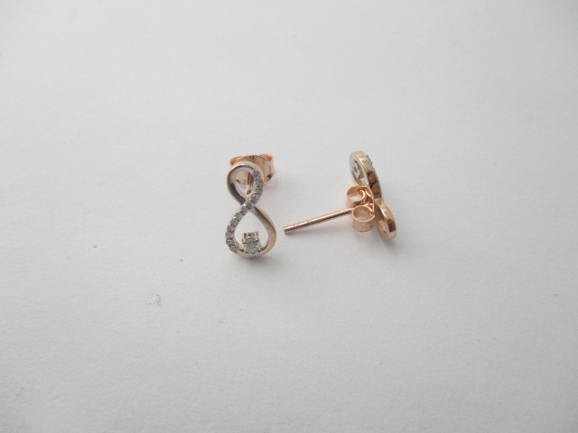 0.12 Karat PIRLANTA KÜPE Fantezi KÜPE 14 AYAR