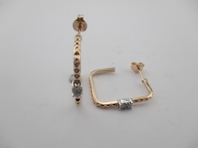 0.13 Karat PIRLANTA KÜPE Fantezi KÜPE 14 AYAR