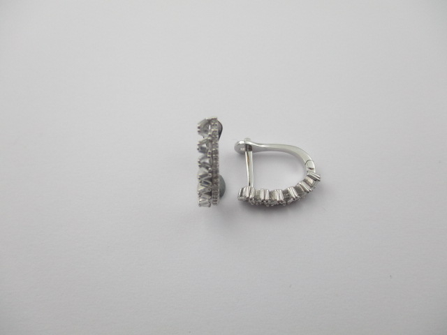 0.19 Karat PIRLANTA KÜPE Fantezi KÜPE 14 AYAR