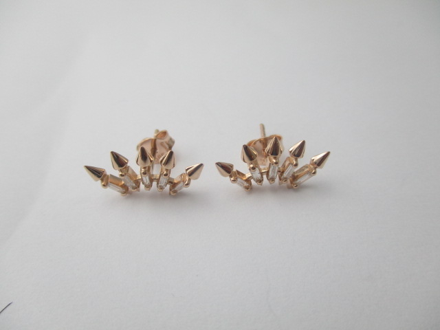 0.21 Karat PIRLANTA KÜPE Fantezi KÜPE 14 AYAR