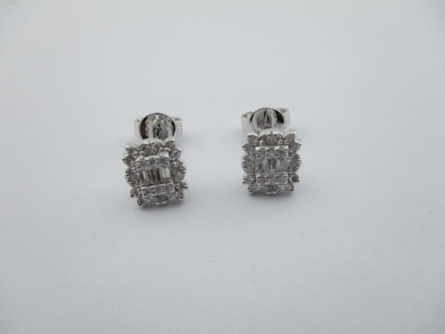 0.25 Karat PIRLANTA KÜPE Fantezi KÜPE 8 AYAR