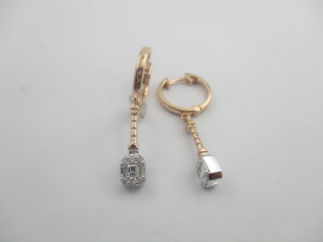 0.26 Karat PIRLANTA KÜPE Fantezi KÜPE 14 AYAR