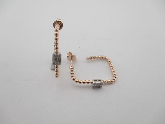 0.32 Karat PIRLANTA KÜPE Fantezi KÜPE 14 AYAR