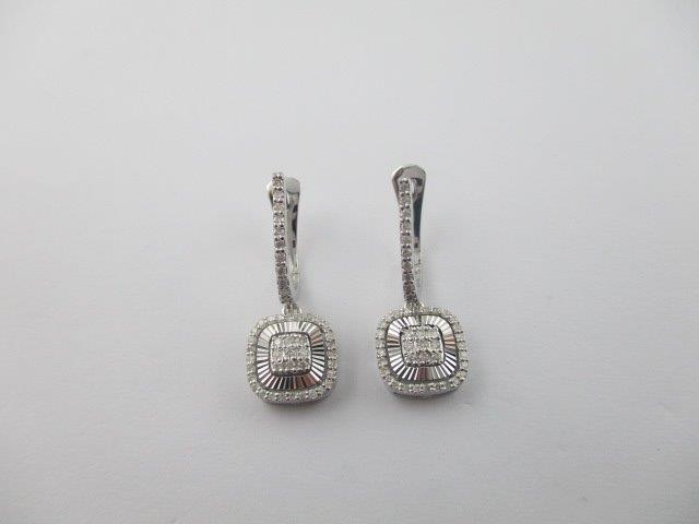 0.33 Karat PIRLANTA KÜPE Fantezi KÜPE 8 AYAR