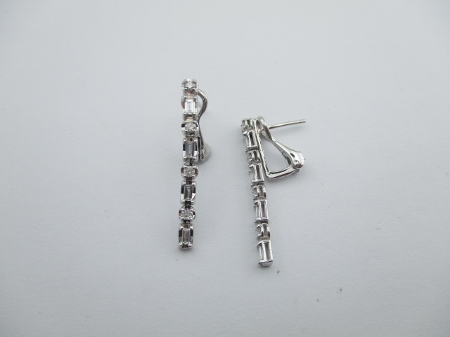 0.52 Karat PIRLANTA KÜPE Fantezi KÜPE 14 AYAR
