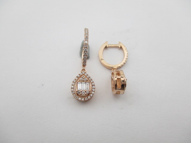0.52 Karat PIRLANTA KÜPE Fantezi KÜPE 8 AYAR