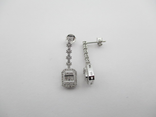 0.65 Karat PIRLANTA KÜPE Fantezi KÜPE 14 AYAR