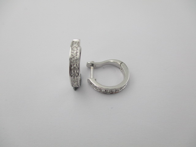 0.71 Karat PIRLANTA KÜPE Fantezi KÜPE 14 AYAR