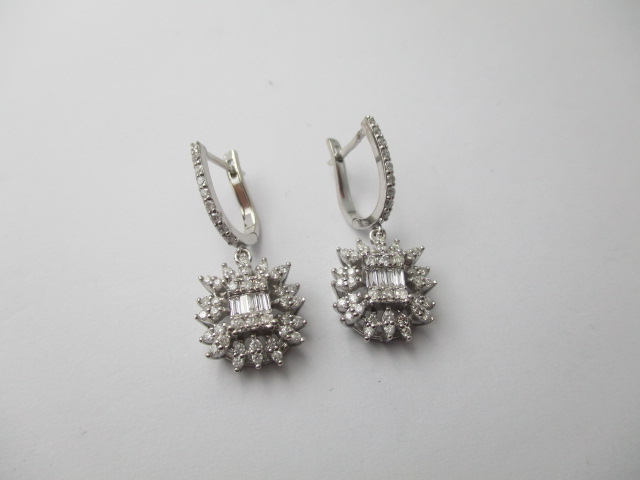 0.72 Karat PIRLANTA KÜPE Fantezi KÜPE 14 AYAR