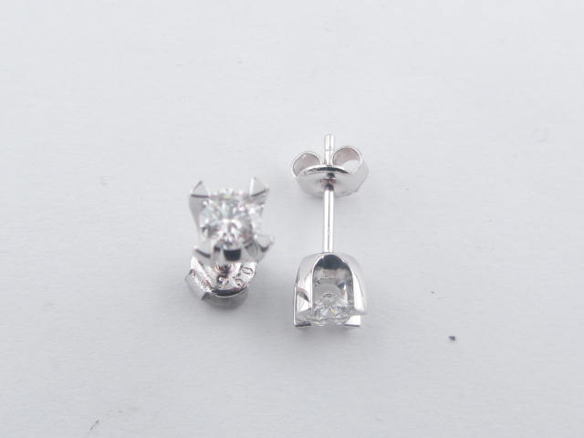 0.75 Karat PIRLANTA KÜPE Tektaş - Klasik KÜPE 18 AYAR