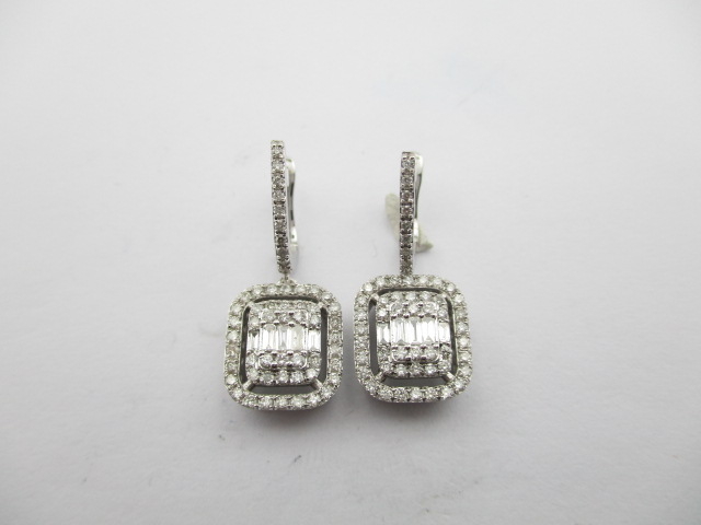 0.79 Karat PIRLANTA KÜPE Fantezi KÜPE 8 AYAR