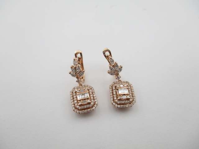 1.17 Karat PIRLANTA KÜPE Fantezi KÜPE 14 AYAR