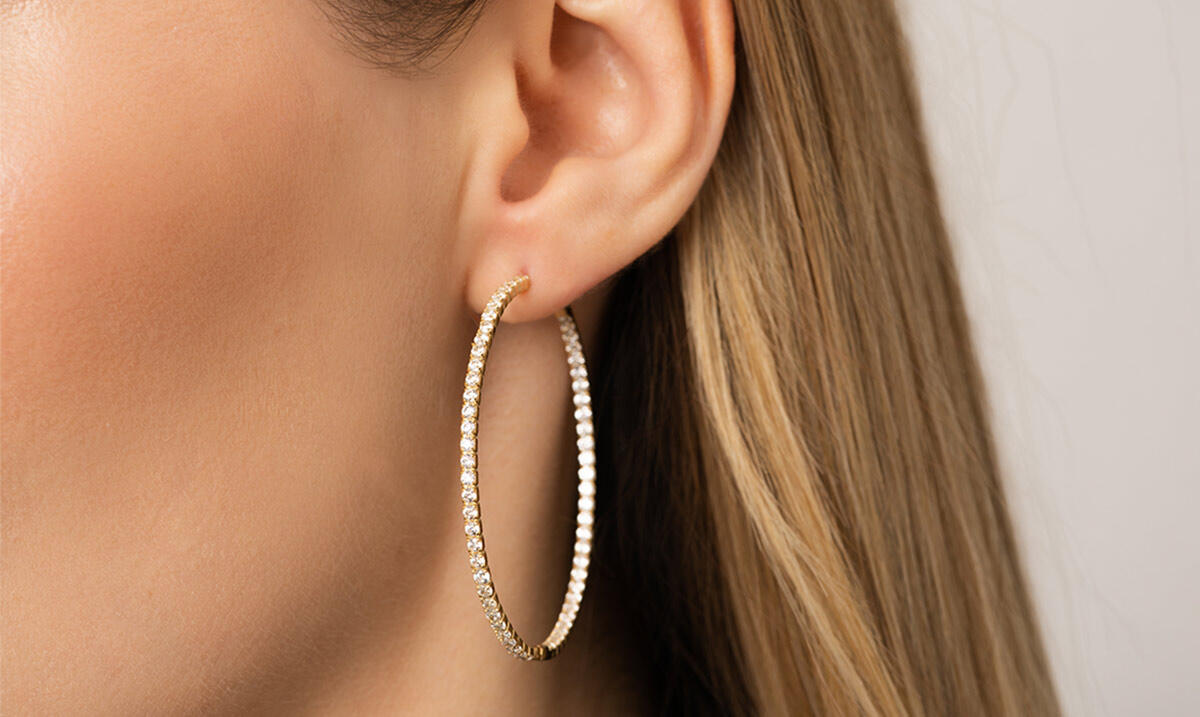 Günlük Şıklıktan Gece Işıltısına: Halka Küpelerin Gücü