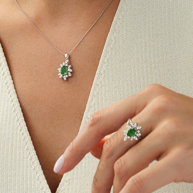 Zümrüt Yüzüklerin Büyüleyici Hikayesi