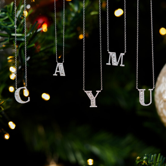 Sevdikleriniz İçin Anlamlı Harf Kolyeler