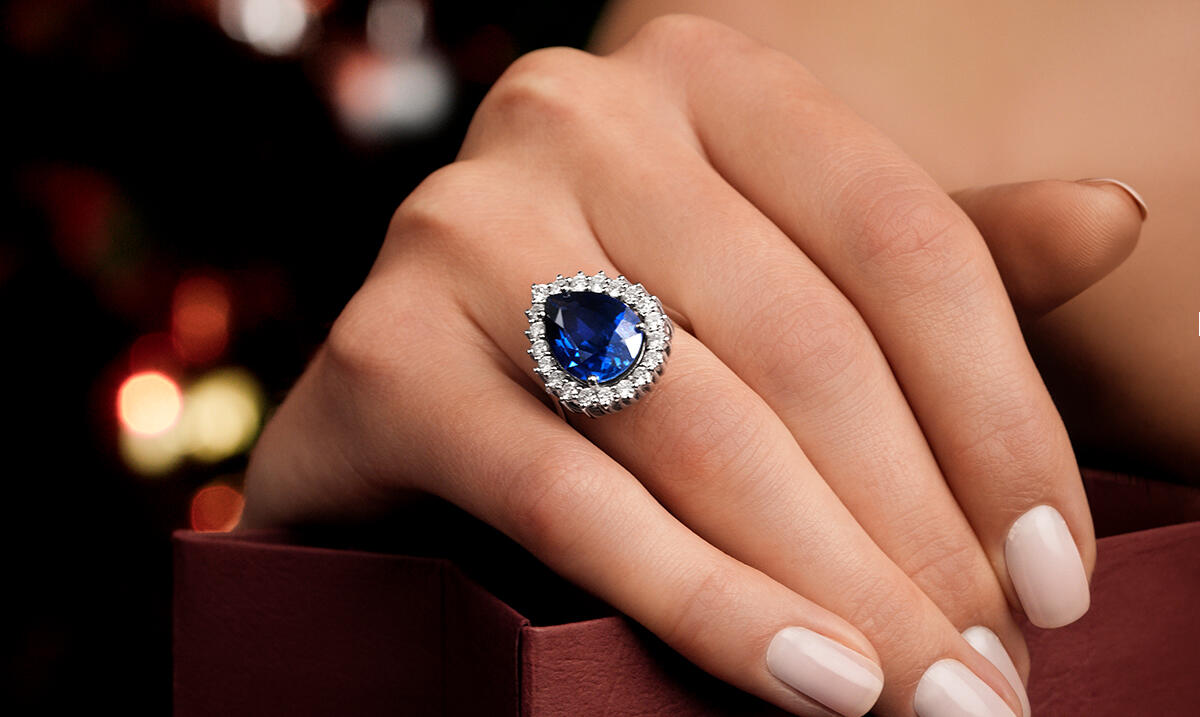 Safir Yüzük Derin Mavinin Büyüsü