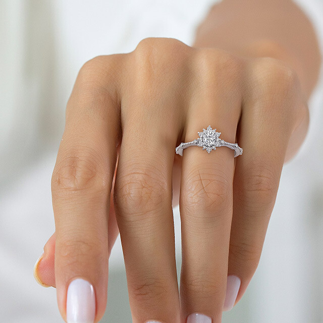 Lotus Yüzük Yeniden Doğuşun ve Saflığın Simgesi