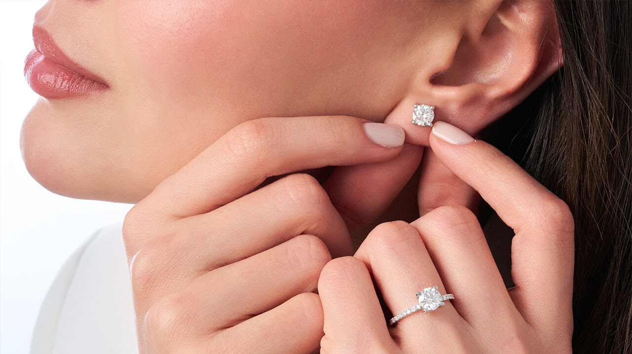 Tektaş Pırlanta Küpeler: Elegansın Taçlandırılması