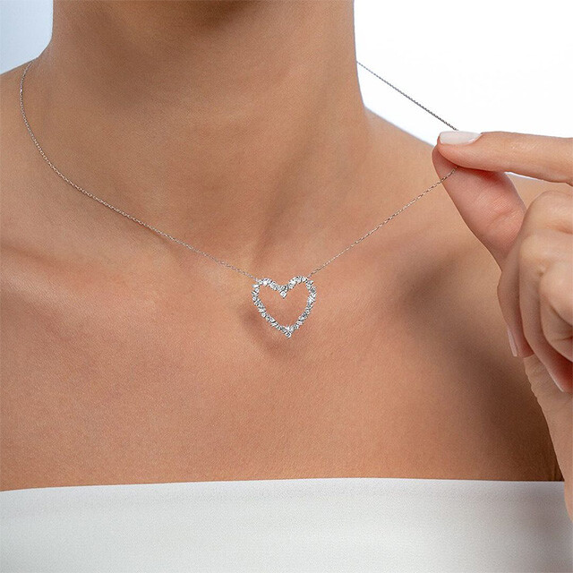 Sevgiliye Alınabilecek En Şık Hediye Takılar